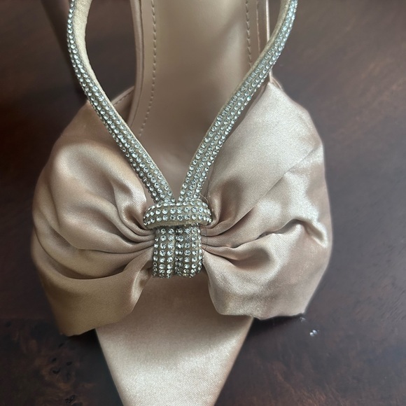 SHEIN Satin Bow Heels - Cream size 10 - Picture 3 of 3